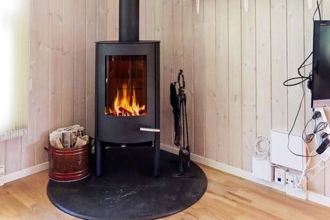 Cottage with whirlpool and sauna located only approx. 100 meters from the coast at Koldkær. There is a sea view from the terrace. The cottage has three bedrooms, one of which has an elevation double bed. There is also a loft with mattresses. Well-equ...