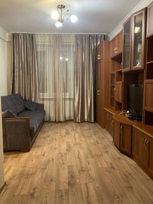 Однокомнатная квартира в городе Жердевка, расположенная по адресу Чкалова 8, предлагается для долгосрочной аренды. В квартире выполнен косметический ремонт, полностью меблирована и оснащена бытовой техникой. #8642570#