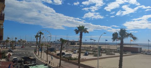 CANET PLAGE next to the port sea view apartment on the 2nd floor, of a beautiful residence, facing the sea. This one is made up of a beautiful living room with a sea view, corner balcony, 2 bedrooms, bathroom with walk-in shower, as well as storage s...