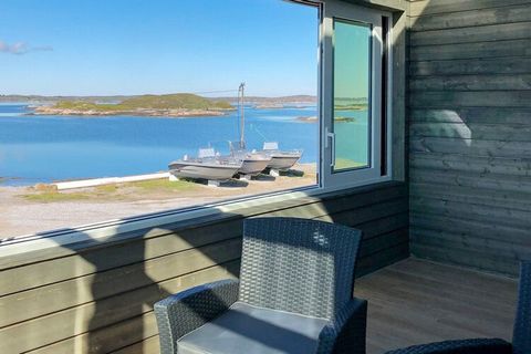 Beautiful fisherman's cabin with beach plot and panoramic views to the sea and the islands beyond. Linen and mandatory final cleaning included. One of two vertically divided fisherman's huts, this is the fisherman's hut closest to the rock. Exit to t...