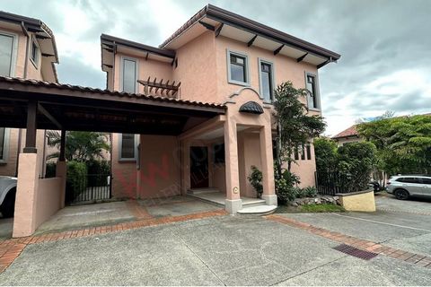 Esta espectacular casa de 3 niveles ofrece la combinación perfecta de lujo, comodidad y elegancia. En el primer nivel, se ubica una amplia sala que invita a la relajación y la convivencia. La cocina moderna y completamente equipada, mientras que el á...