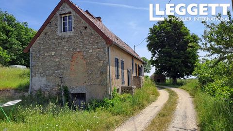 A21637GC71 - Très belle maison, entièrement rénovée avec goût. Située au calme dans la campagne, avec vue panoramique tout autour. Salon avec cheminée et poêle à bois 34 m² Chambre au rez-de-chaussée 16 m² Salle d’eau rez-de-chaussée avec douche et l...