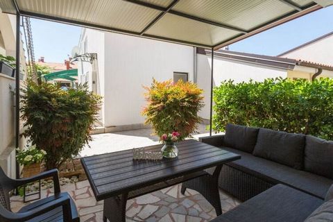 Holiday home with beautiful garden with barbecue and garden furniture, quiet location, renovated, air conditioning, WiFi and close to the beach!