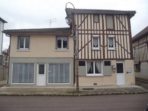 Chavanges , au coeur dela région des lacs de Champagne et du bocage champenois avec ses forêts, praires , étangs proche du lac du Der, belle maison rénovée comprenant au rez de chaussée : une entrée, cuisine aménagée et équipée, une belle pièce de vi...