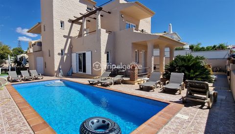 Charming Algarvian villa in Galé, Albufeira, just a few steps (500m) from the beautiful Galé beach, the famous Apolónia supermarket and Michelin rated restaurants. Close to the Salgados Golf Resort, Albufeira Marina, the old town of Albufeira and the...