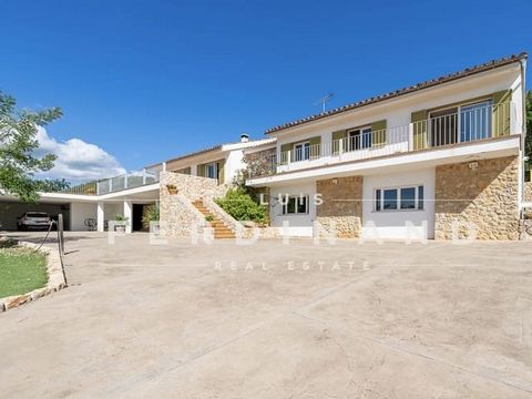 Conversione dell'investimento: Finca con vista panoramica sul mare e sulla città di Palma. La finca dispone di due case, entrambe con certificato di abitabilità. Uno di questi è la casa originale con bellissimi vecchi muri in pietra e può essere ampl...