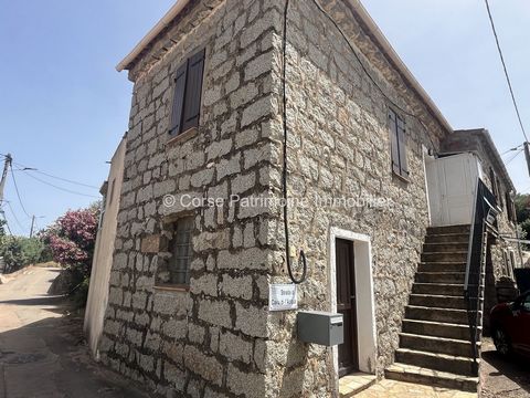 Type 2 apartment on the ground floor of about 22 m2 in a Corsican village house in stone. Ideally located less than 5 minutes by car from the beach of Saint Cyprien and only 15 minutes from the center of Porto-Vecchio, come and discover this perfect ...