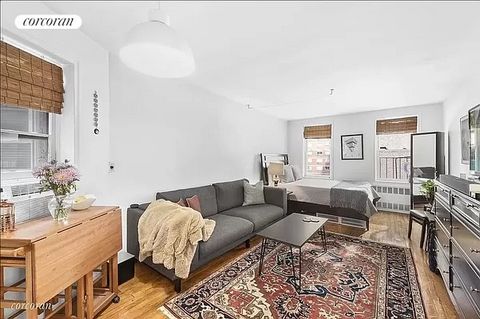 311 East 25th juste à côté de Second Ave, où Gramercy rencontre Kips Bay. Offre incroyable pour les investisseurs, sous-location permise dès le premier jour ! Veuillez noter qu’il DOIT S’AGIR D’UN ACCORD EN ESPÈCES. Vous entrerez dans cet appartement...