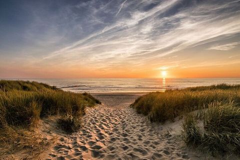 Willa w pierwszym rzędzie, wewnętrzny basen, sauna, winda, wysokiej jakości 3-pokojowe mieszkanie z balkonem na plażę.