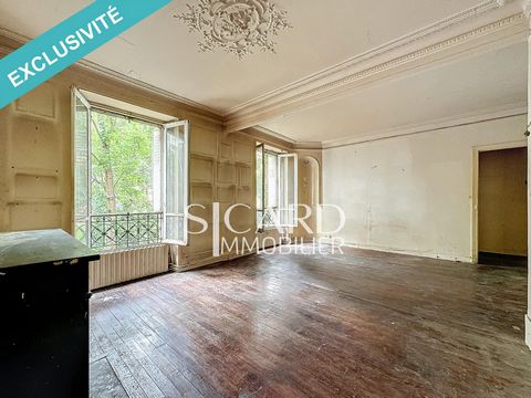 For sale on RUE DUTOT, located in the 15th arrondissement of Paris, near the Volontaires metro station (line 12), this 3-room apartment is situated on a quiet street. The neighborhood offers a convenient living environment with nearby shops, schools,...