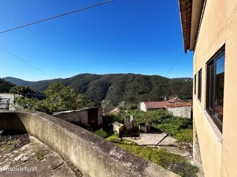 Moradia simpática localizada entre a vila de Figueiró dos Vinhos e a albufeira de Castelo de Bode, ricamente iluminada pelo sol, com belas vistas sobre os montes e num local muito sossegado! Facilmente identificada pelo seu espaçoso terraço frontal, ...