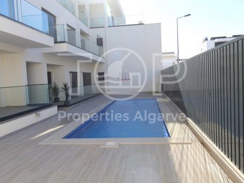 Letzte verfügbare Wohnungen in Cabanas de Tavira!! Verpassen Sie nicht die Gelegenheit, Ihre neue Wohnung fertig zu erwerben, mit allem, was Sie für ein komfortables und elegantes Leben benötigen. Diese einzigartige Immobilie bietet: - Privater Swimm...