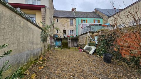 Propriétés Privées, Stéphanie Ruelle vous présente, sur l'axe Epernay-Dormans, dans la commue de Troissy : Maison 5 pièces voir plus avec son grenier aménageable de 17m2 environ , pouvant accueillir une 3ème chambre par exemple (et amener la surface ...