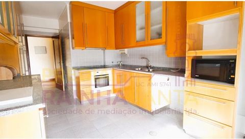 Excellent apartment on the top floor. A Garage for 2 large cars. Composition: Entrance hall. 1 equipped kitchen, beech furniture. City views. 1 lounge with fireplace. Balcony with views of the Rio Mondego University and city. 3 bedrooms all with ward...