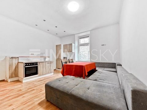 Ça a du flair ! Ce charmant bijou de 3 pièces d’un immeuble ancien au 2ème étage de l’ascenseur allie caractère historique et mobilier contemporain. L’antichambre pratique offre de la place pour une armoire et permet un accès séparé à la salle de bai...