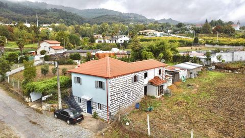 Moradia T3+1 em bom estado de conservação, terreno com aproximadamente 2000m2.