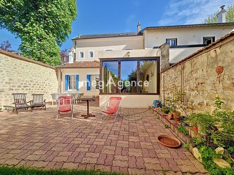 MAISON FAMILIALE 4 A 5 CHAMBRES AVEC JARDIN EN CENTRE VILLE