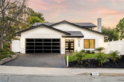 Nestled on a quiet street in the highly sought after Emerald Isle neighborhood of Glendale. A mature and inviting landscape design lends to the gorgeous curb appeal aesthetic of this property. Situated on an over 9,000 square foot lot, this captivati...