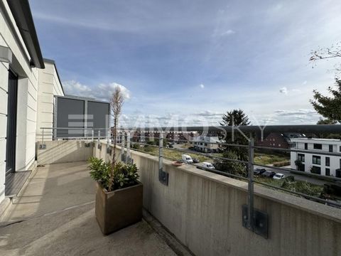 +++Por favor, entenda que só responderemos a perguntas com informações pessoais COMPLETAS (endereço completo, número de telefone e e-mail)+++ Moderno, espaçoso e no meio da cidade. O apartamento maisonette luminoso e em plano aberto com 131 m² de áre...