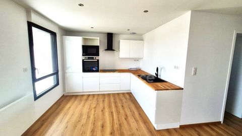 Dpt Finistère (29), à vendre CROZON centre appartement T3 de 57 m² Habitable - Balcon - Cave