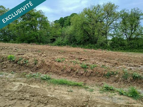 Terrain constructible de 1084 m² en lotissement