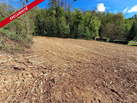 Terrain constructible 1 700 m² non viabilisé