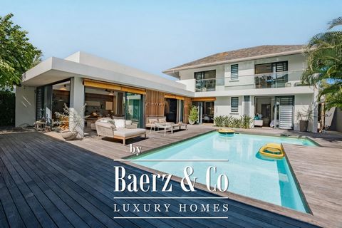 MKV350 Baerz & Co presents an exceptional villa in Tamarin, a rare opportunity on the market. Completely renovated with high-end materials, this villa combines elegance and modernity in an exclusive setting. Located in a secure residence, it offers a...