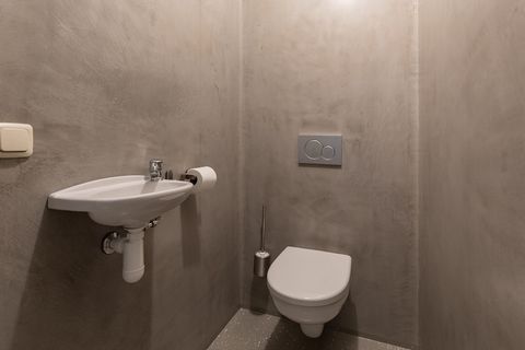 Deze groepsaccommodatie op een geweldige plek op Ameland biedt ruimte aan maximaal 16 personen. Met tal van faciliteiten en een prachtige omgeving is het ideaal voor vakanties met familie en vrienden. Ameland is een prachtig Waddeneiland met veel nat...