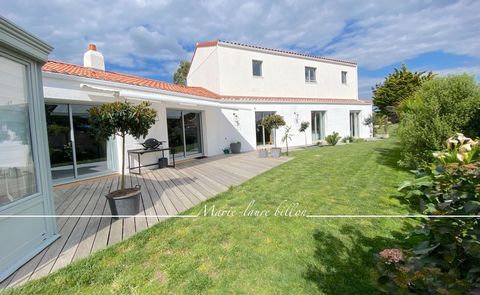 Maison à vendre 7 pièces SAINT GILLES CROIX DE VIE (85), maison de type 7+véranda+piscine, parcelle de 2220m2