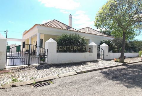Moradia T3 , Com 152 m2 inserida num lote de 450 metros quadrados, esta propriedade oferece todo o conforto e tranquilidade que você procura para a sua família. A moradia é composta por três quartos amplos e luminosos, sendo ideal tanto para quem des...