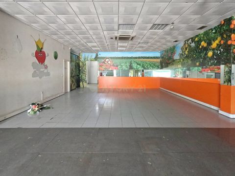 Excelente Loja Ampla para venda em Moreira da Maia 150 m² Esta magnífica loja, localizada em Moreira da Maia, oferece uma área generosa de 150 m², com uma disposição ampla e versátil, adaptável a diferentes tipos de comércio ou serviços. Principais c...