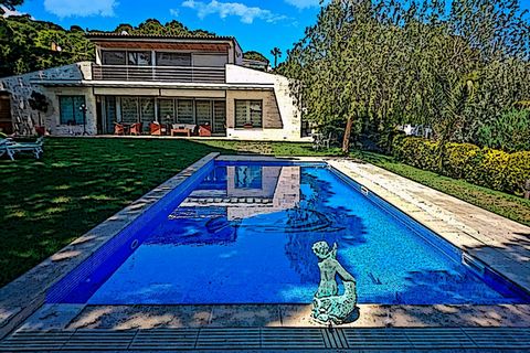 Three-level modern villa in the sought-after, gated domaine of La Gavina in S'Agaro, Costa Brava. The villa has an excellent location within walking distance of the Sa Conca beach. Ground floor: Large entrance hall, spacious bright living room with d...