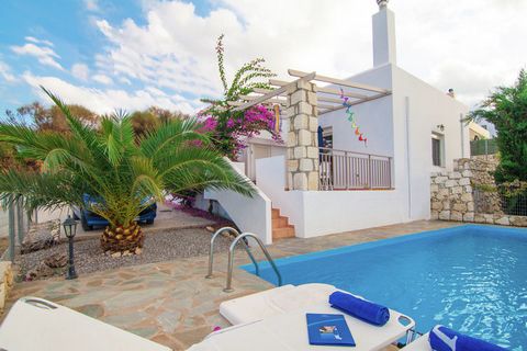 Nieuw gebouwde villa in 2014, traditioneel dorp Agia Triada. Vrijstaand vakantiehuis, prive zwembad, gelegen op de NW kust van het eiland Kreta. De woning is gelegen buiten het dorp Agia Triada, de locatie biedt een prachtig panoramisch uitzicht over...