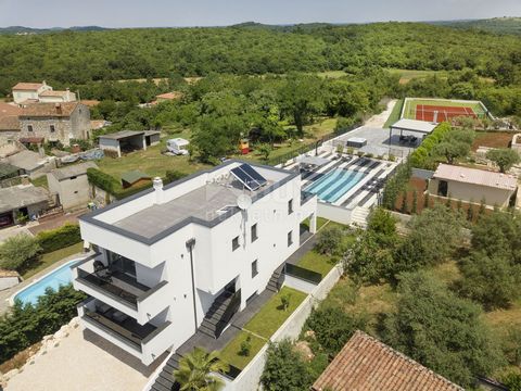 Location: Istarska županija, Sveti Lovreč, Flengi. Luxury villa with tennis court, pool and sea view is located in a quiet, small place near the sea and tourist centers. This beautiful villa is located on a large plot of about 3,800 m2. In the baseme...