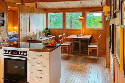 Charming holiday home in a quiet cottage area on Vesterøy, just a few hundred meters from Vauerkilen swimming area and the beautiful Norwegian archipelago. The holiday home has 2 terraces and annex with lots of patio where you can follow the sun all ...