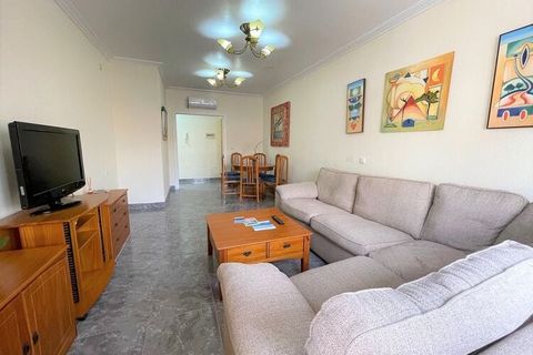 Spacious holiday apartment with terrace in Los Alcazares very close to the beach and restaurants. This apartment with two bedrooms and two bathrooms, has about 135 square meters on the first floor for 4 people. The house is very comfortable and locat...