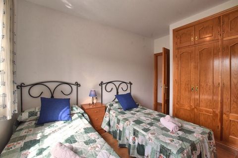 This is a beautiful 3-bedroom cottage for 6 people in the scenic village of Archéz on Spain's Costa del Sol. Located among lush green hills with olive groves, the home also has a large private swimming pool and is only a 30-minute drive from the beac...