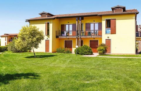 Ideal destination for families: in a quiet, very green area, in the middle of the Golf Club Paradiso del Garda golf course, equipped with extensive sports facilities and not far from Peschiera. A large swimming pool with pool bar completes the offer....