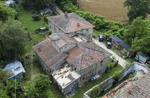 Introduction Nestled in the municipality of Pergine Laterina, this enchanting residence welcomes you with its rustic charm and the genuine allure that only stone houses can provide. Type: Residential Square Meters: 1100 Rooms: 20+ Energy Class: on pe...