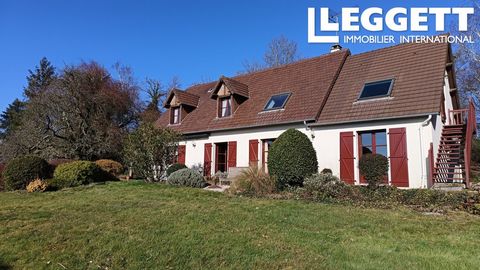 A18754TMC61 - A rare find near the famous medieval town of Domfront. This is an ideal family house, with four bedrooms, spacious living quarters and a large garage, set in a nice surburban area. As well as being a very attractive house, this is a gar...