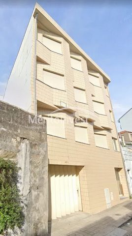 Building of ground floor and 3 floors, composed of 6 fractions T1 and T1 + 1, 5 parking spaces, located in Bonfim, Porto. Under construction, sold with finished works. Located in an area with good road and public transport access, with commerce and s...