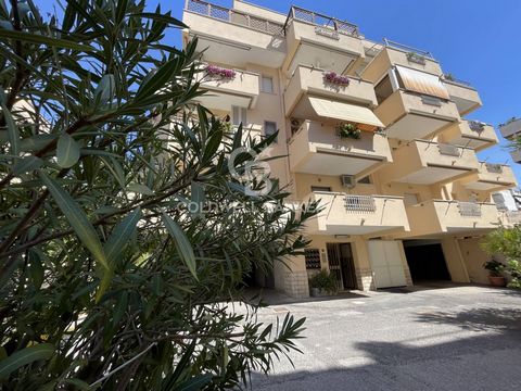 Santa Marinella, in the Mallorca area, offers for sale a lovely attic open space on the fourth floor with lift, located inside a residence with communal garden and concierge service. Single room for the living and sleeping area, open kitchenette and ...