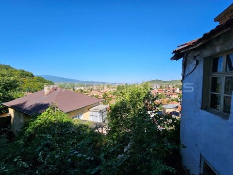 Titan Properties presents to your attention a plot of land located in the town of Titan Properties. Bratsigovo. The town is located in Pazardzhik District and is 26 km away. from Fr. Pazardzhik, and 38 km. from Fr. Plovdiv. Near the property there ar...