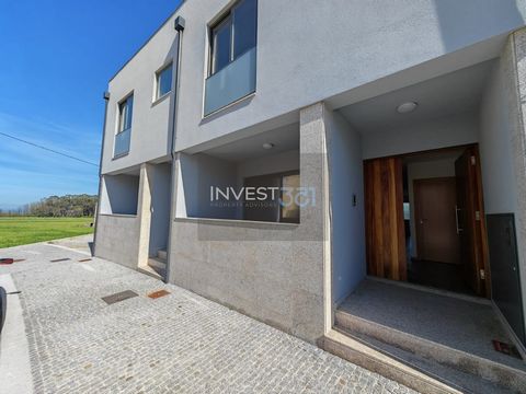 3 bedroom villa under construction near the beach of Mindelo in Vila do Conde This villa is in the finishing phase, is located in a quiet area and easy access. Distribution of the villa: R / C-Kitchen furnished and equipped with terrace and Living ro...