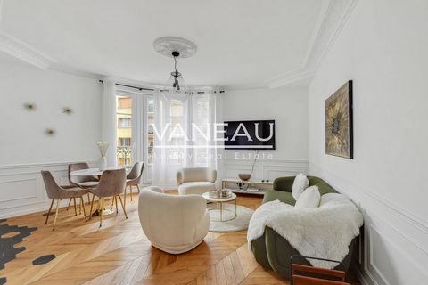 Vaneau presenteert dit appartement van 69m2 te koop, volledig gerenoveerd met hoogwaardige materialen. Vierkamerappartement bestaande uit 3 slaapkamers, twee doucheruimtes en een grote rotonde woonkamer op het zuiden, volledig uitgeruste open keuken....