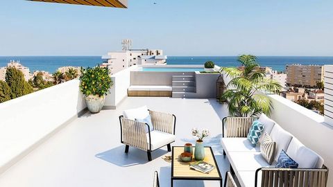 LUXE appartement, is gelegen in Montemar op slechts 6 minuten lopen van het beroemde strand 'La Carihuela', huis met veel details die welzijn, functionaliteit en moderniteit inspireren en een groot terras met een PRIVÉ ZWEMBAD met uitzicht op de zee ...
