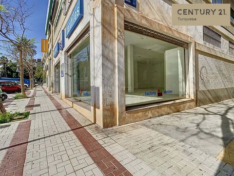 REFERENCE # 0144-00131 Attention entrepreneurs and business owners! An exceptional opportunity awaits in the heart of Malaga capital. This spacious commercial premises, located on the prestigious Eduardo Carvajal Street, offers the perfect combinatio...