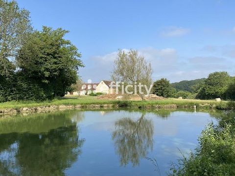 72400 LA FERTE-BERNARD - COUNTRYSIDE PROPERTY - ISOLATED - 25,000 m2 - 265 m2 LIVING SPACE - 4 BEDROOMS - BARN OUTBUILDING The Efficity agency presents this magnificent restored farmhouse, on 2.5 hectares, in an ideal environment at the Gates of Perc...