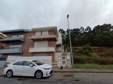 Excellent opportunity to purchase this 4 bedroom villa with an area of 225 square meters (total area of 347 m2), located in Valongo, in the district of Porto. Located in a quiet residential area, the property is close to shops, services, green spaces...