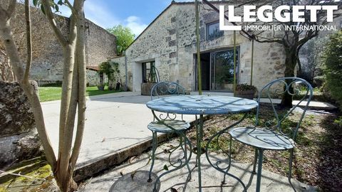 A28303ASO16 - Beautiful location close to all amenities for this attractive village house of almost 300 m2 with large adjoining outbuildings. It also has a pretty garden to the rear of almost 3,000 m² with views over the countryside. Information abou...